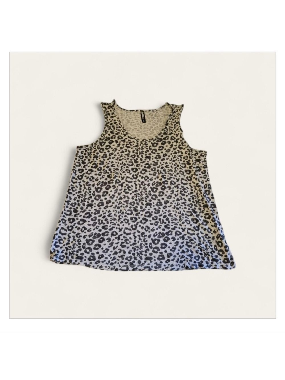 Ambrielle Gray Leopard Print Pajama Set Top Is XL Bottom Is M